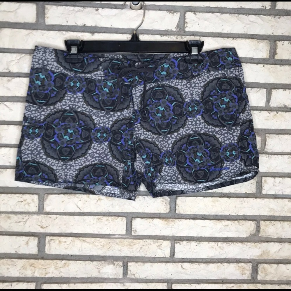 Patagonia baggie short size 6